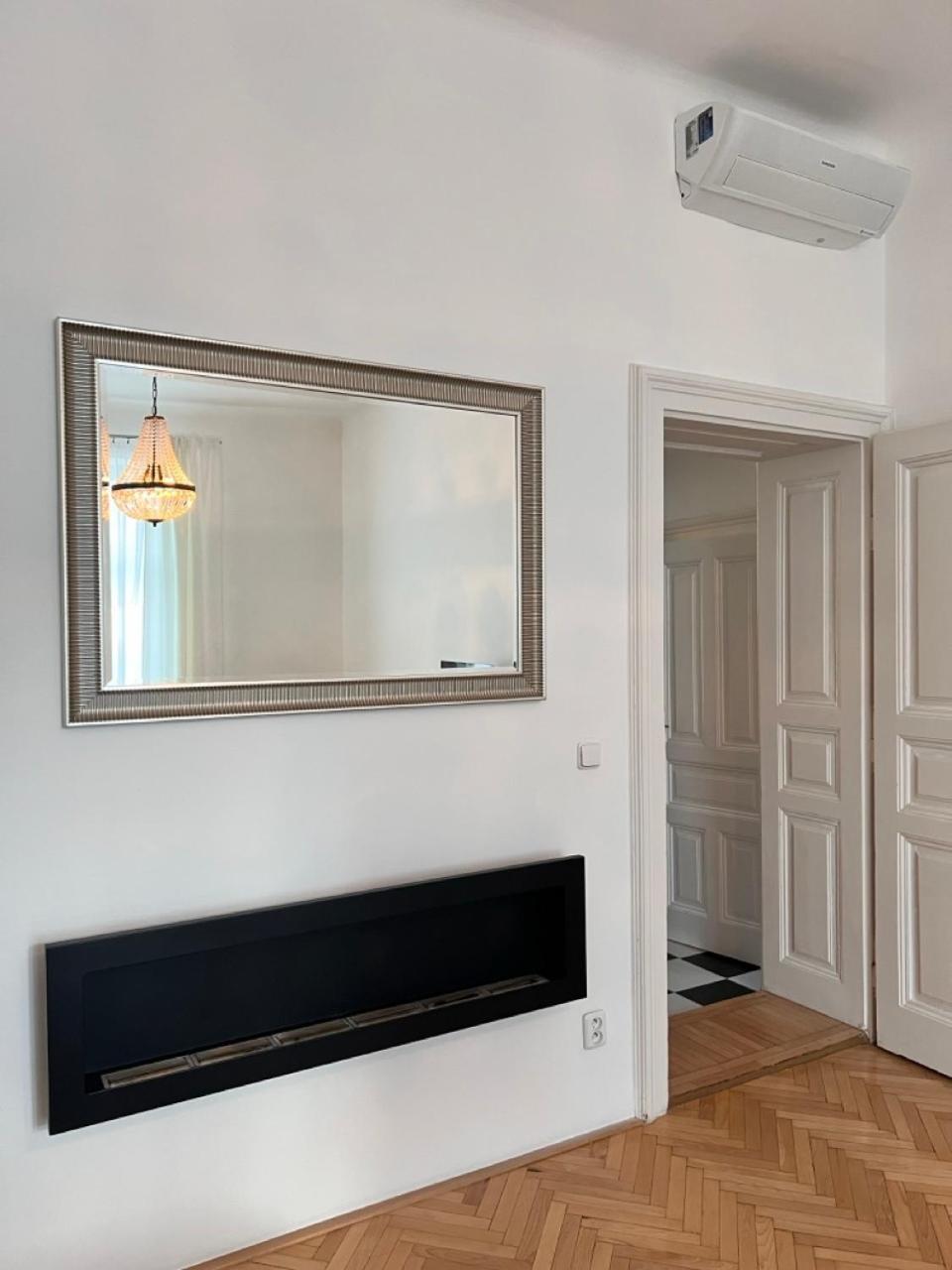 Stylish Flat In City Centre Bratislava Esterno foto